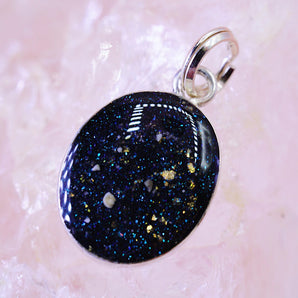 Ovate keepsake pendant