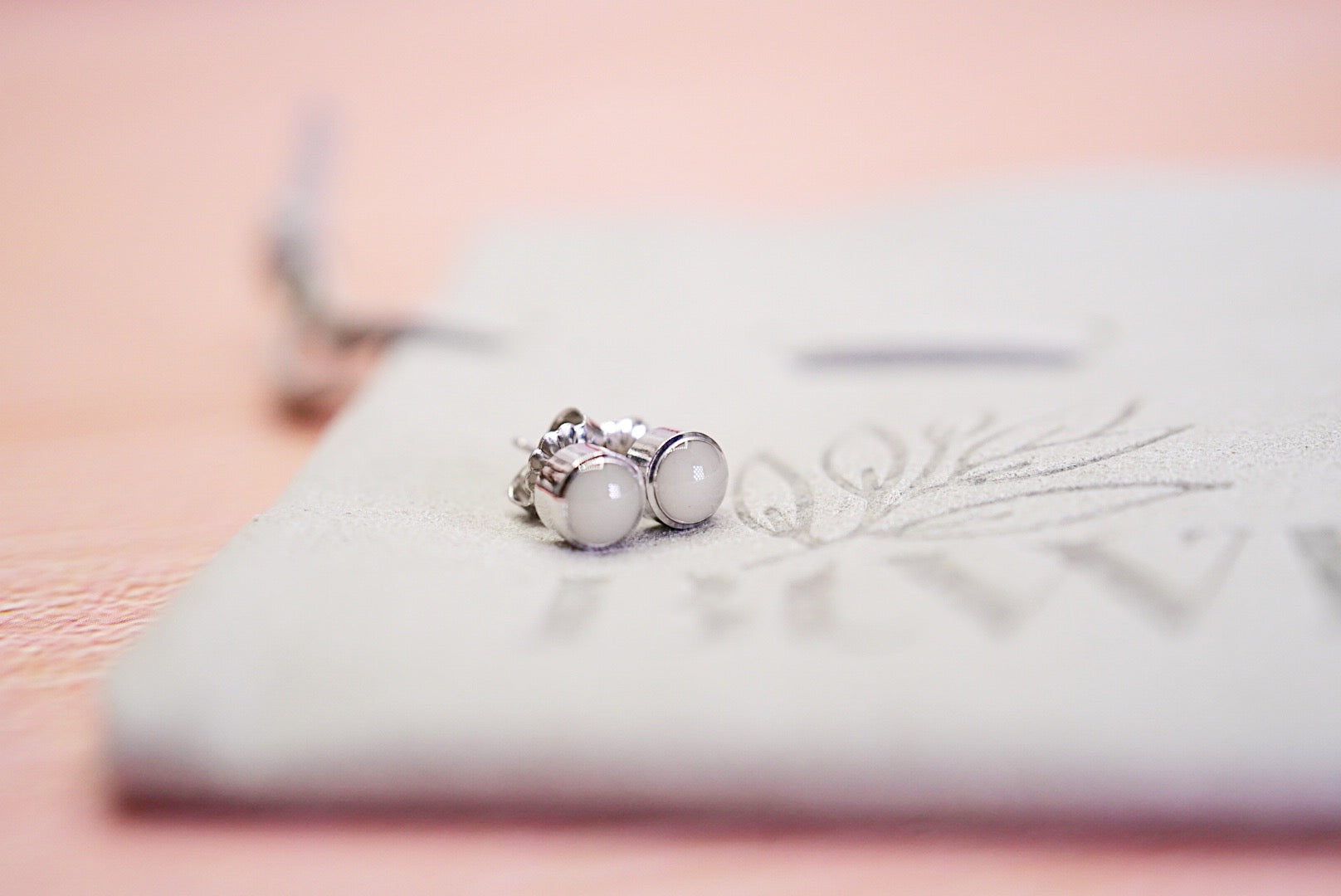 Breastmilk earrings in 14 solid gold 