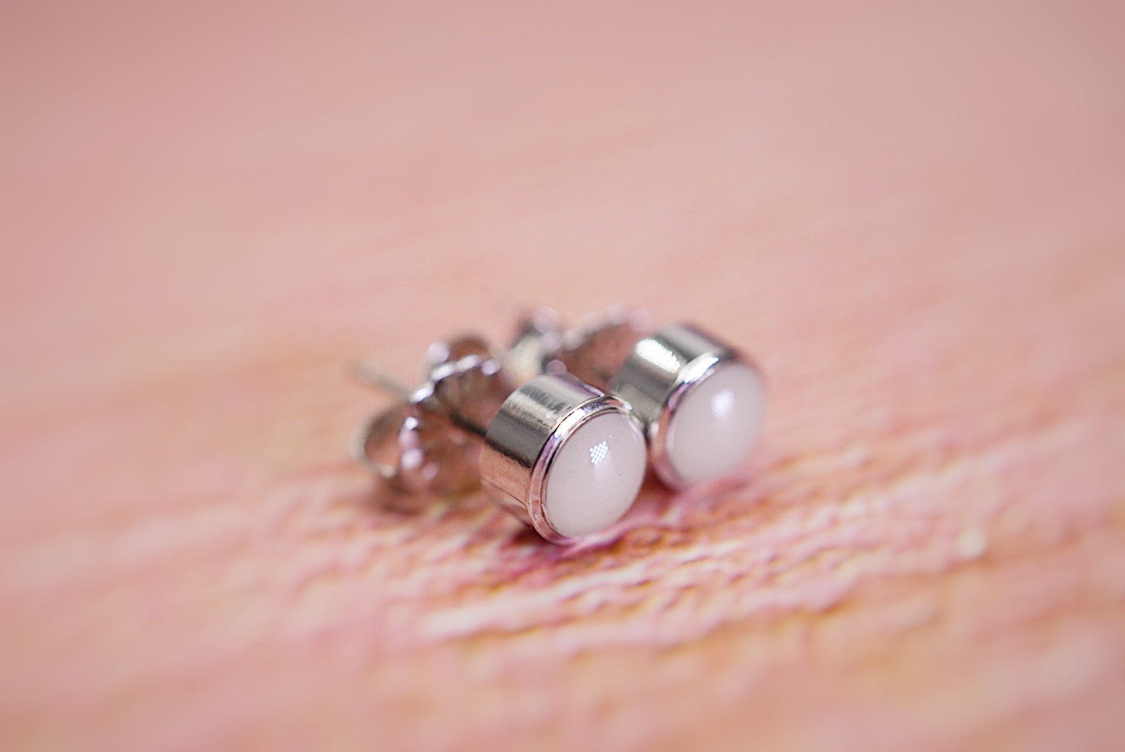 Breastmilk earrings in 14 solid gold 