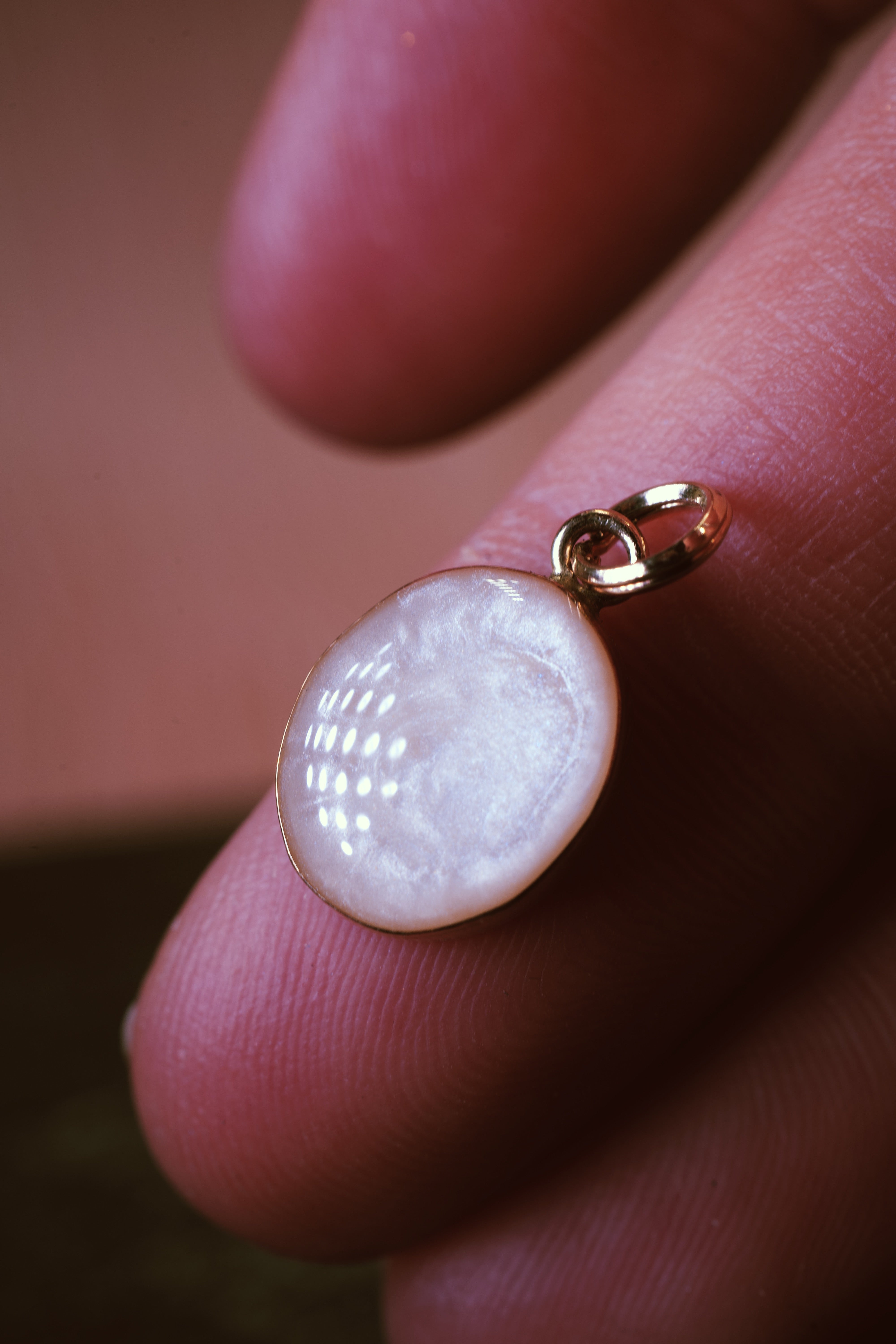 Oval pendant with milk & moonstone