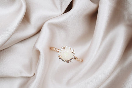 Breast milk ring in solid gold with genuine diamonds