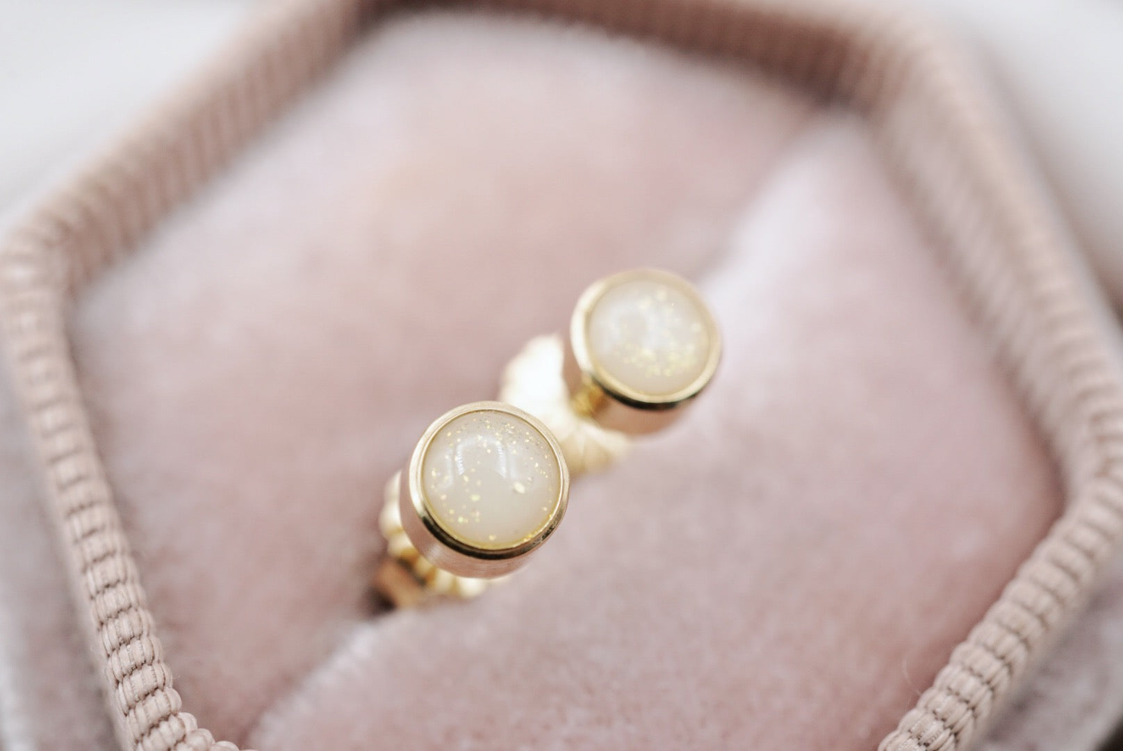 Breastmilk earrings in 14 solid gold 